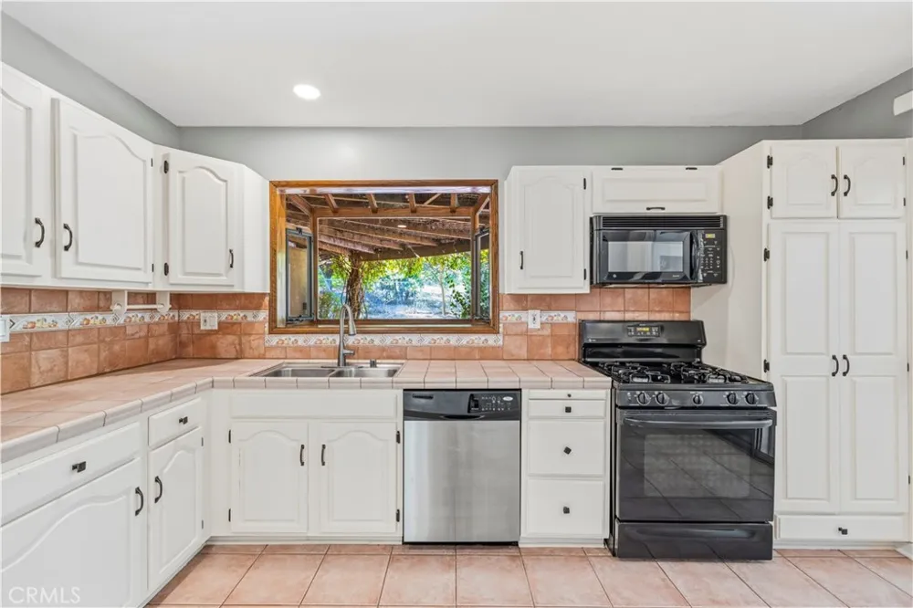 18276 Rosita Tarzana, CA 91356