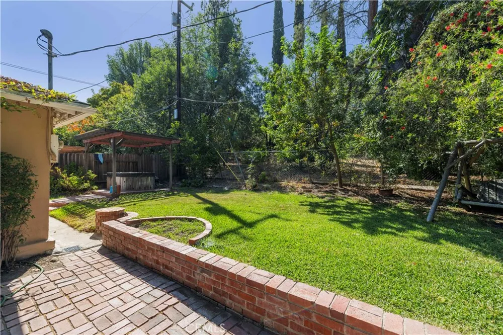18276 Rosita Tarzana, CA 91356