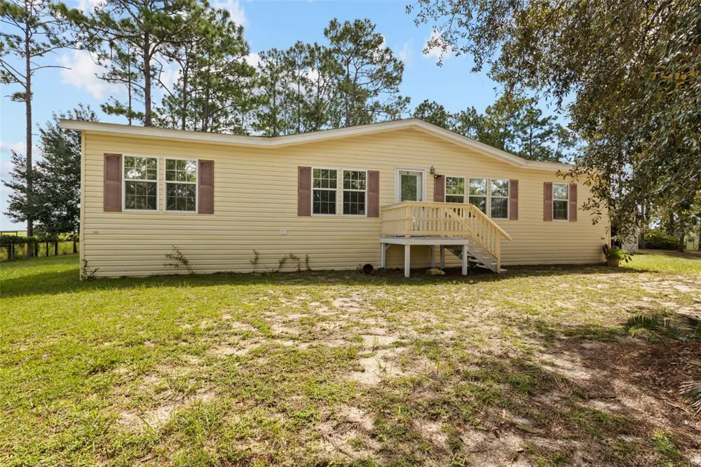 1411 SE STATE ROAD 121 Morriston, FL 32668