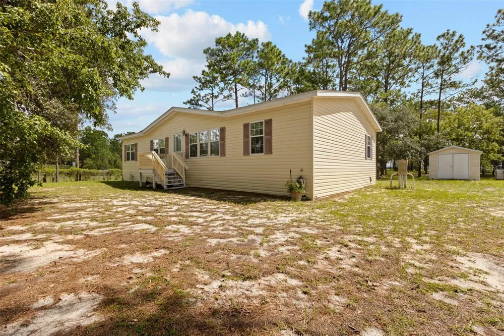 1411 SE STATE ROAD 121 Morriston, FL 32668