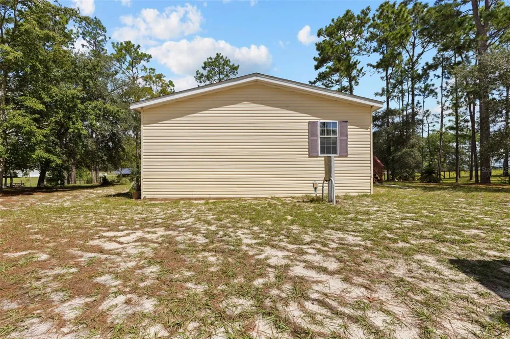 1411 SE STATE ROAD 121 Morriston, FL 32668
