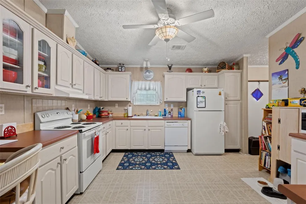 1411 SE STATE ROAD 121 Morriston, FL 32668