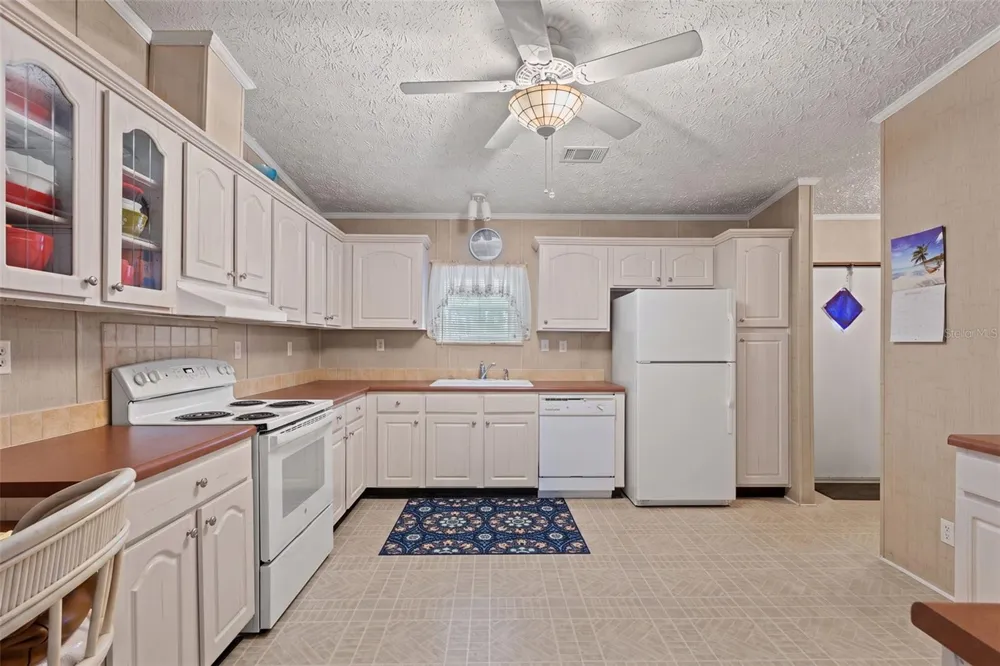 1411 SE STATE ROAD 121 Morriston, FL 32668