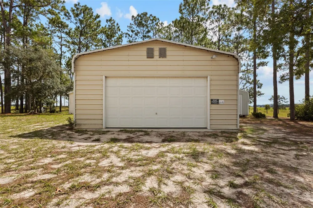 1411 SE STATE ROAD 121 Morriston, FL 32668