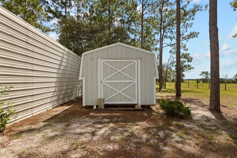 1411 SE STATE ROAD 121 Morriston, FL 32668