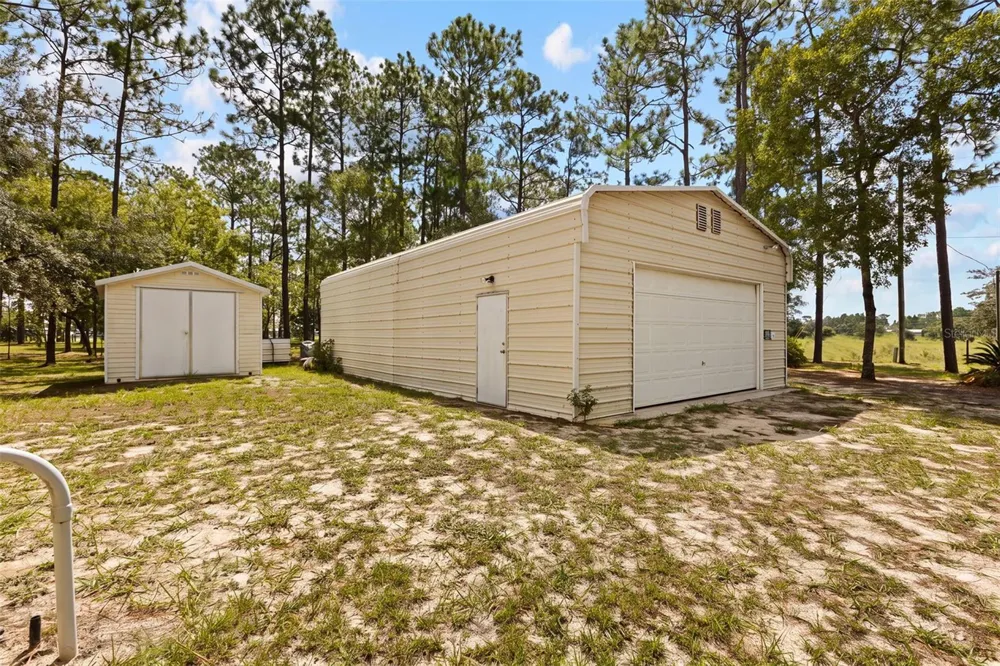 1411 SE STATE ROAD 121 Morriston, FL 32668