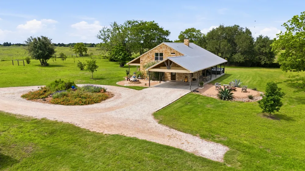 7835 Berger Rd Schulenburg, TX 78956