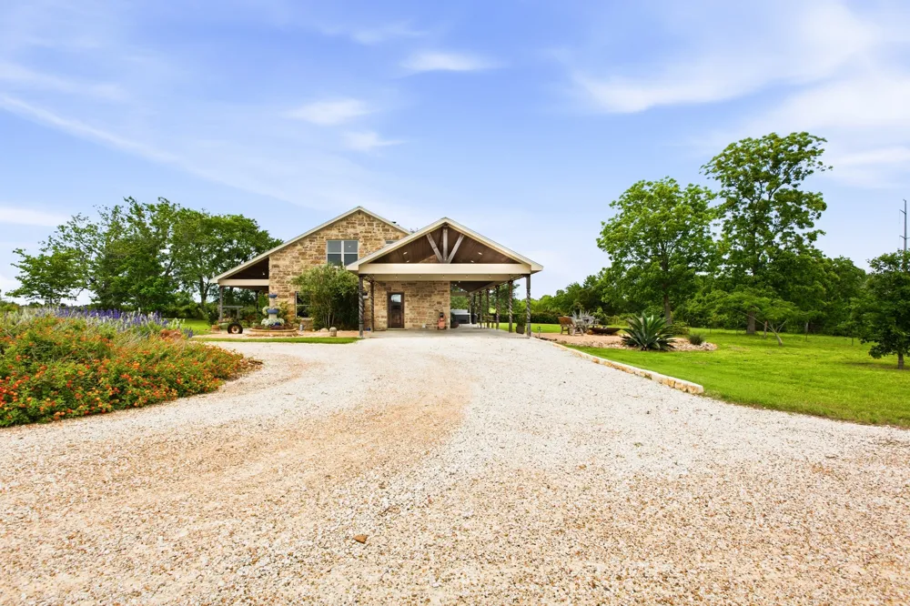 7835 Berger Rd Schulenburg, TX 78956