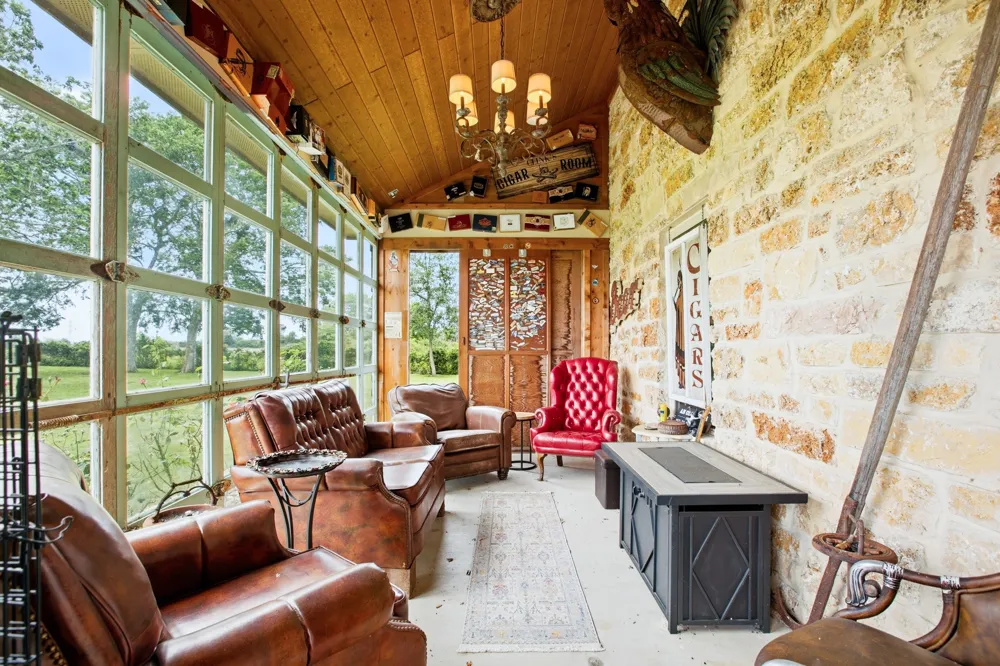 7835 Berger Rd Schulenburg, TX 78956