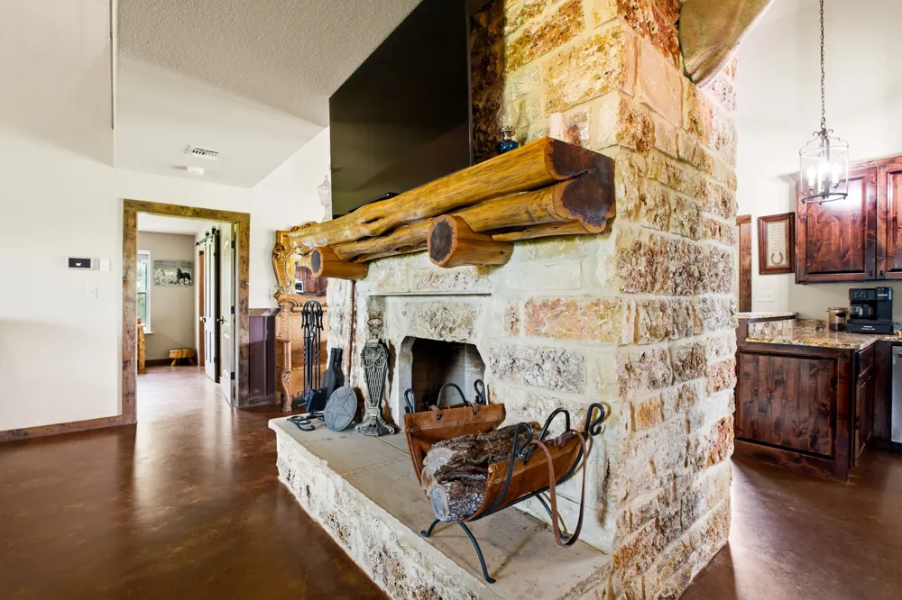 7835 Berger Rd Schulenburg, TX 78956
