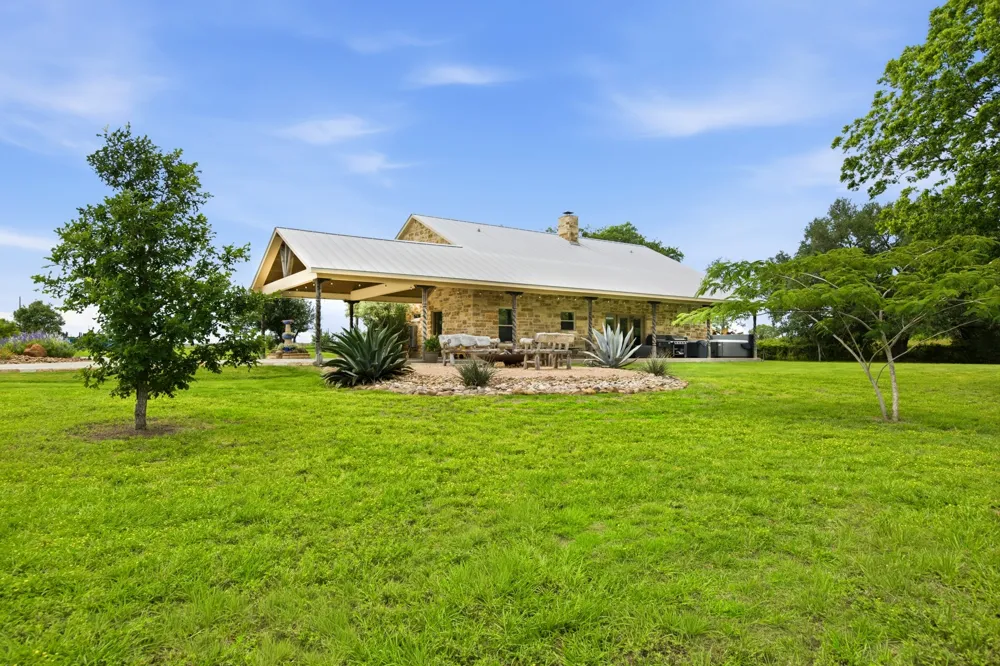 7835 Berger Rd Schulenburg, TX 78956