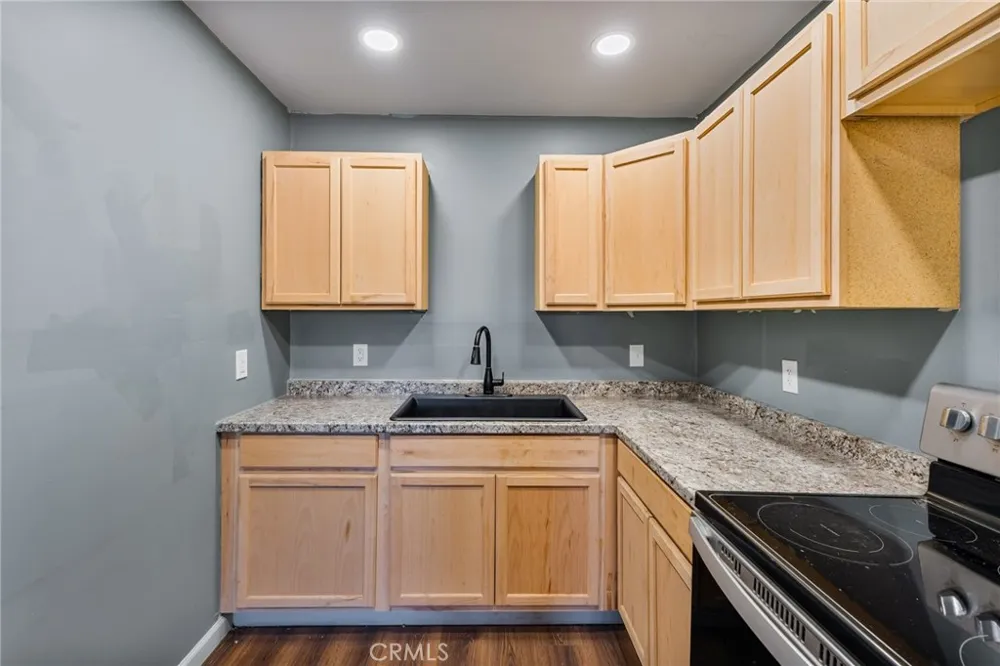 16371 Adelia Hesperia, CA 92345