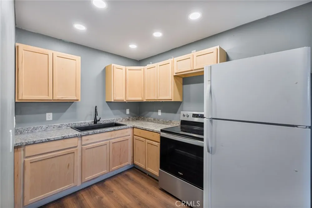 16371 Adelia Hesperia, CA 92345