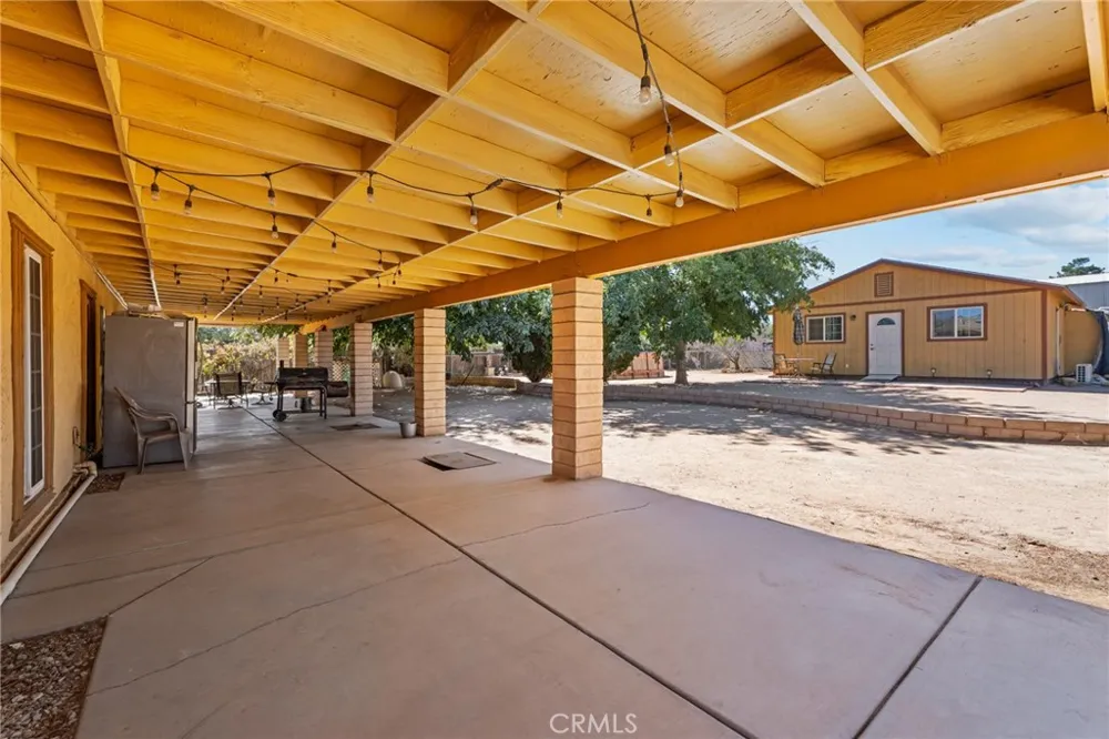 16371 Adelia Hesperia, CA 92345