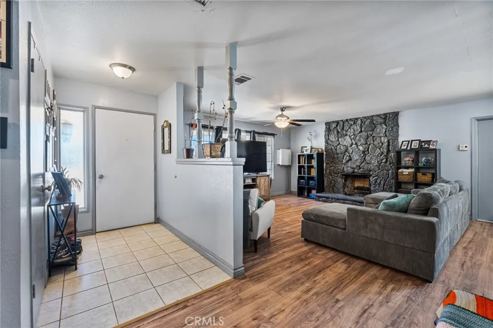 16371 Adelia Hesperia, CA 92345