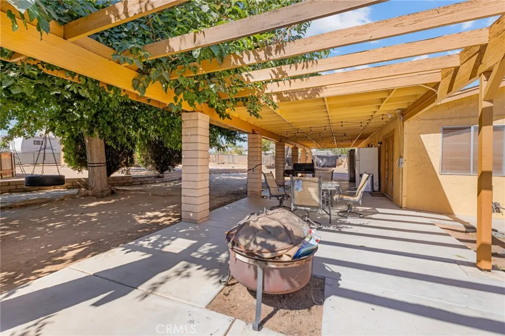 16371 Adelia Hesperia, CA 92345