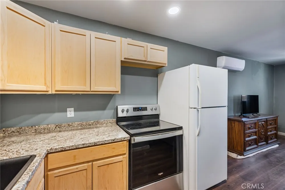 16371 Adelia Hesperia, CA 92345