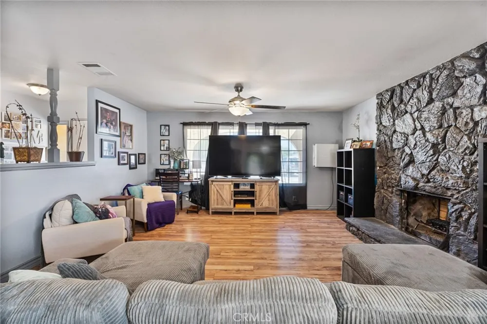 16371 Adelia Hesperia, CA 92345