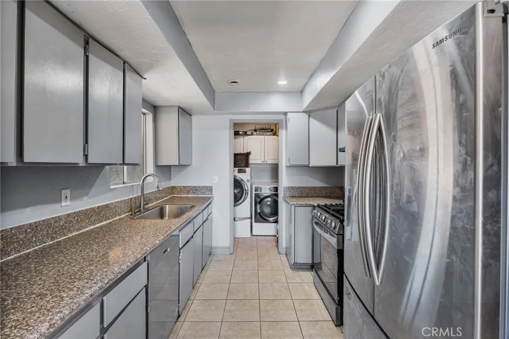 16371 Adelia Hesperia, CA 92345