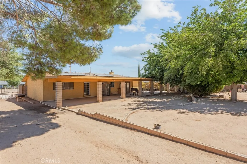 16371 Adelia Hesperia, CA 92345