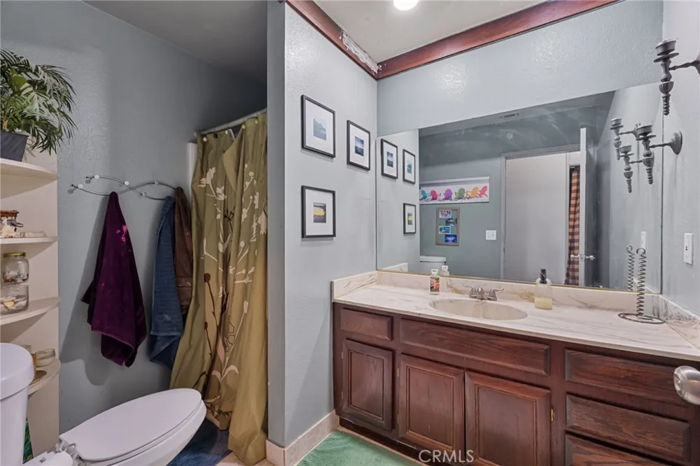 16371 Adelia Hesperia, CA 92345