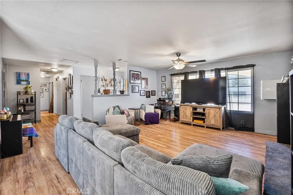 16371 Adelia Hesperia, CA 92345