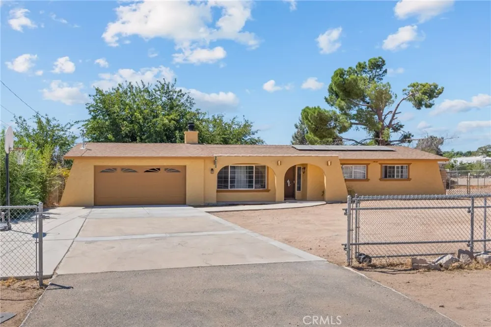 16371 Adelia Hesperia, CA 92345