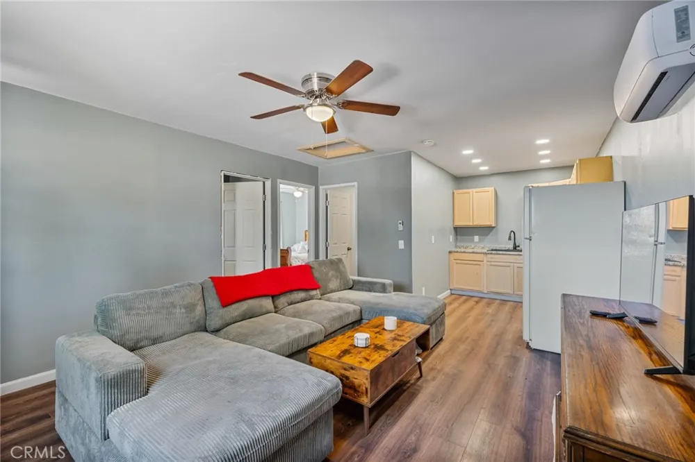 16371 Adelia Hesperia, CA 92345