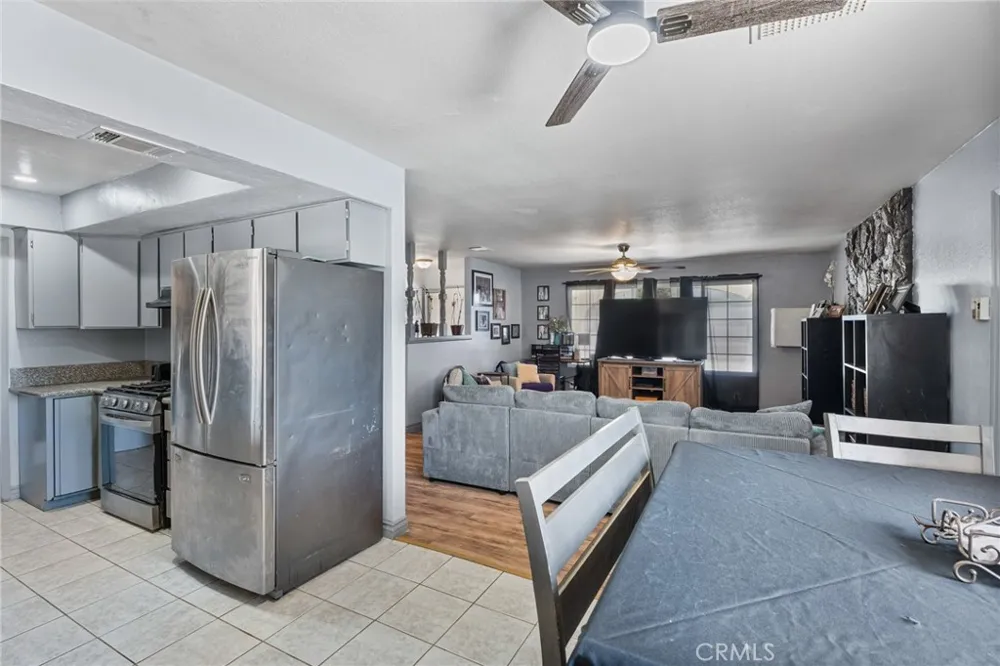 16371 Adelia Hesperia, CA 92345