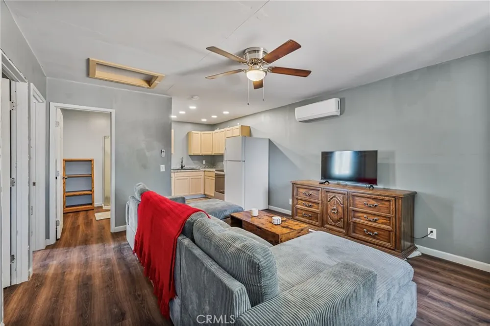 16371 Adelia Hesperia, CA 92345