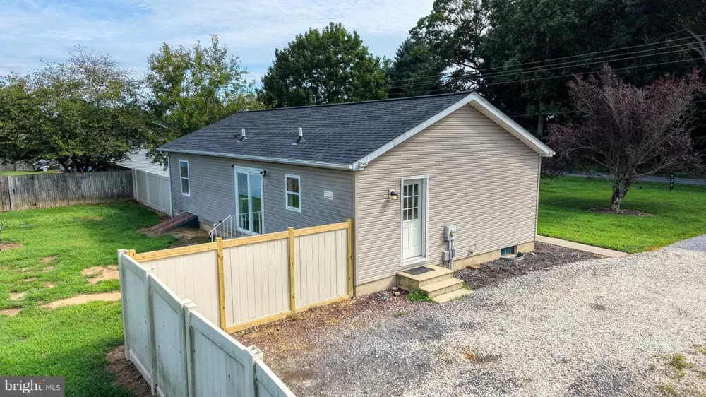 1979 ANDREWS LAKE ROAD Felton, DE 19943