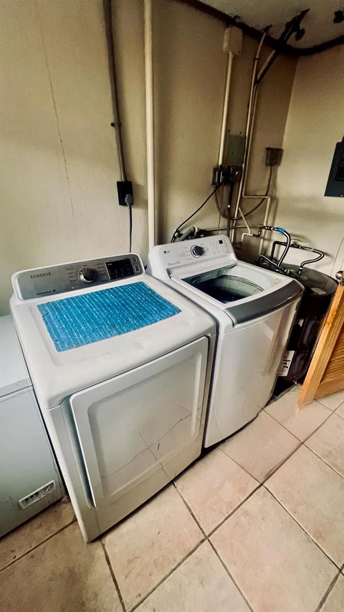 2041 SW 23RD AVENUE Fort Lauderdale, FL 33312