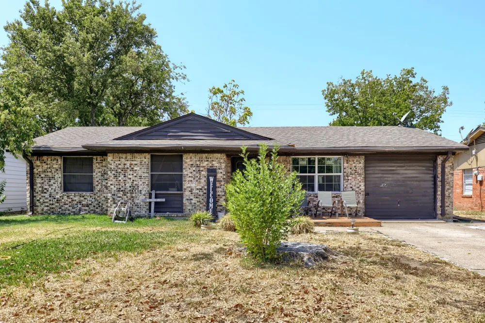 2305 Arcady Lane Lancaster, TX 75134