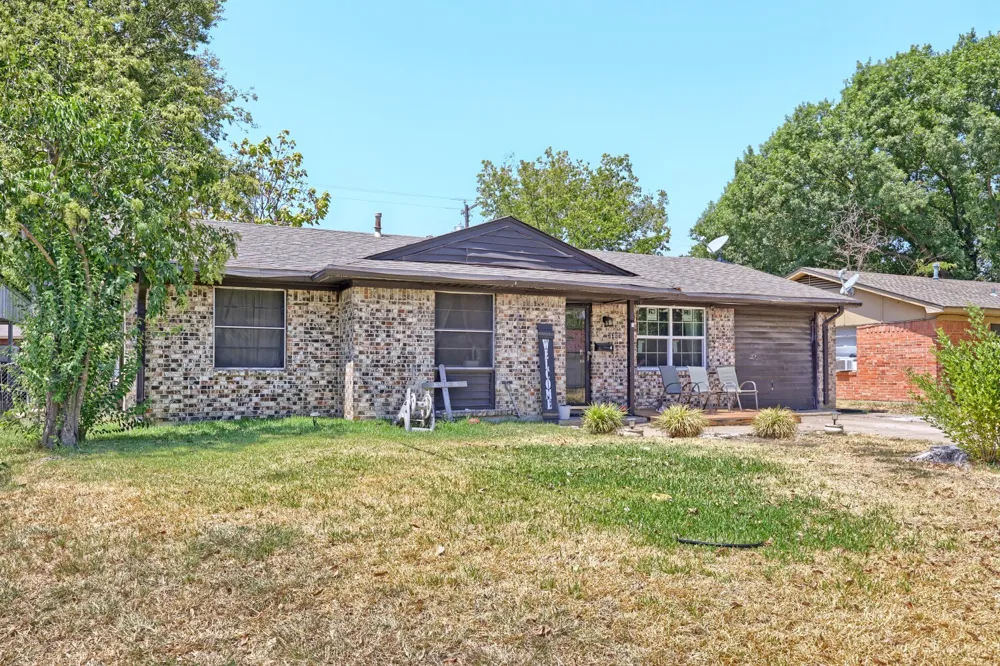 2305 Arcady Lane Lancaster, TX 75134