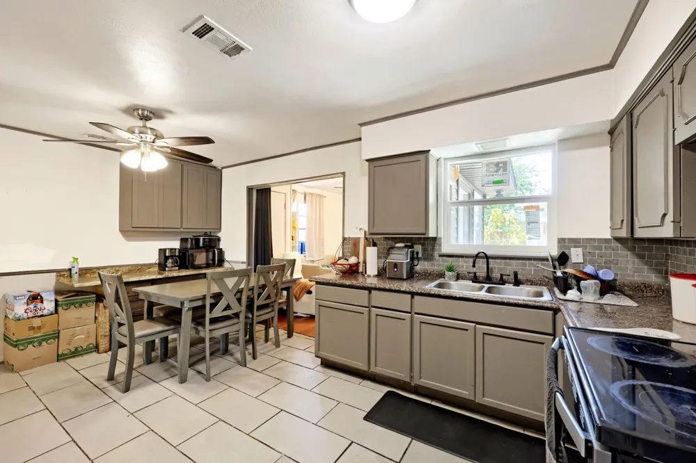 2305 Arcady Lane Lancaster, TX 75134