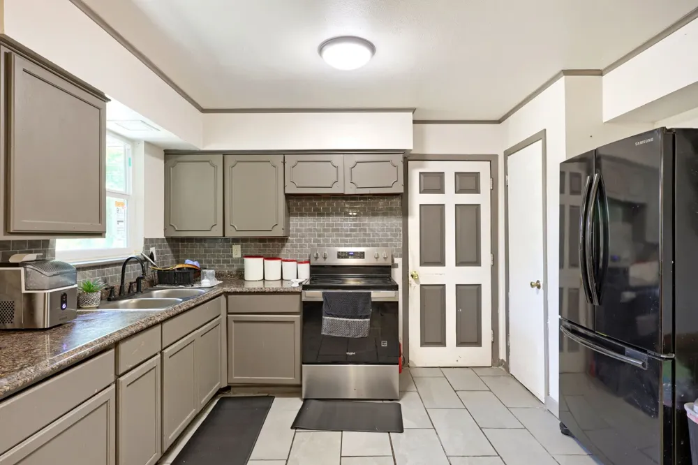 2305 Arcady Lane Lancaster, TX 75134