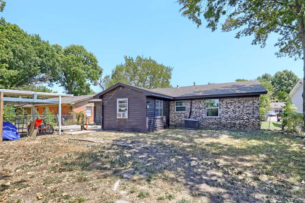 2305 Arcady Lane Lancaster, TX 75134