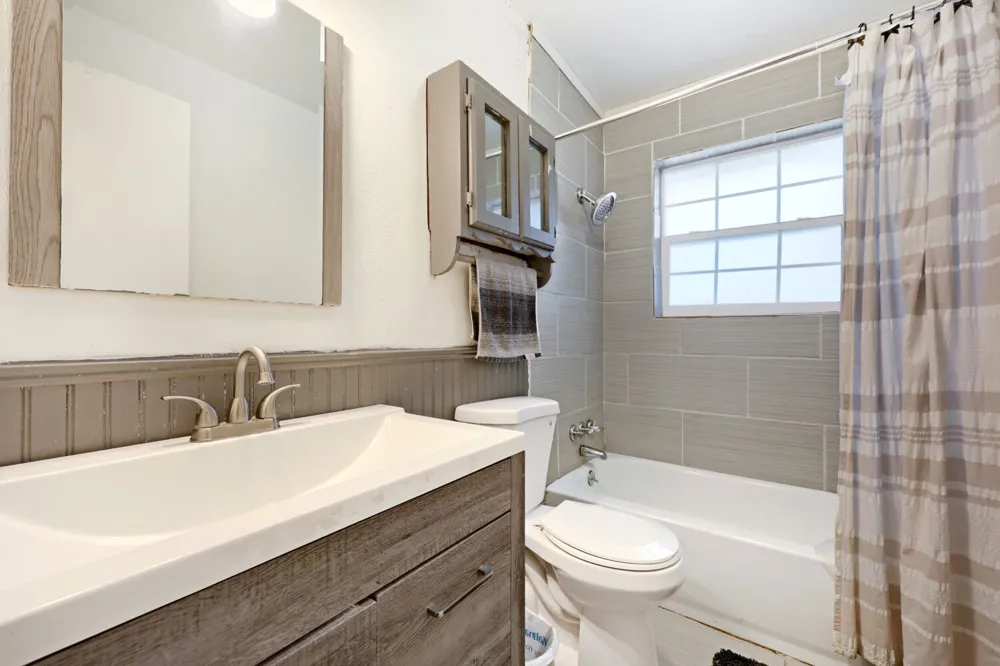 2305 Arcady Lane Lancaster, TX 75134