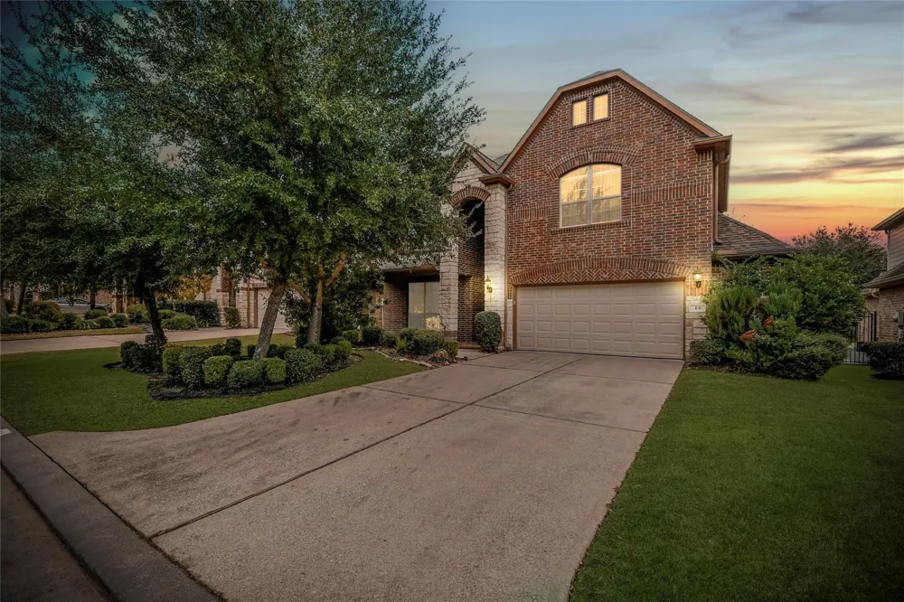 14 S Estherwood Place The Woodlands, TX 77354