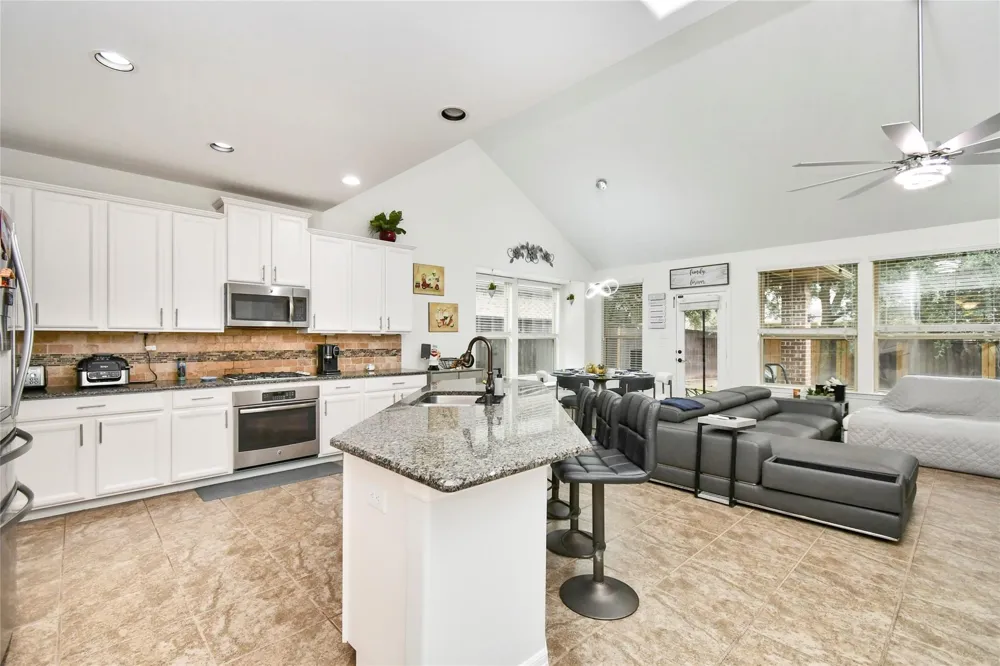 14 S Estherwood Place The Woodlands, TX 77354