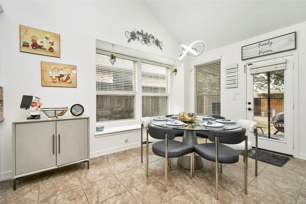 14 S Estherwood Place The Woodlands, TX 77354