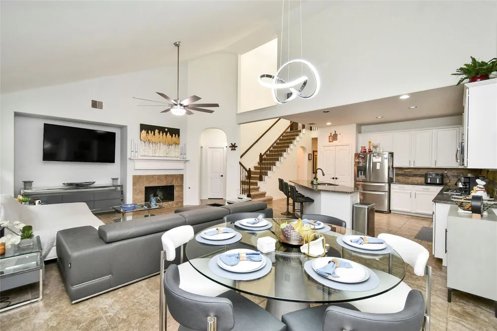 14 S Estherwood Place The Woodlands, TX 77354