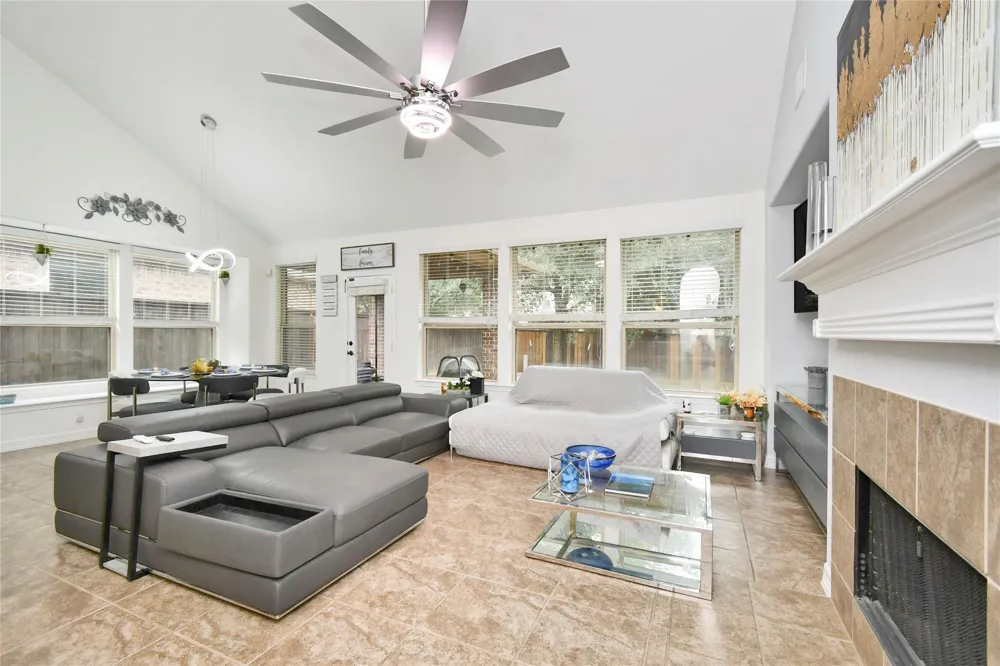 14 S Estherwood Place The Woodlands, TX 77354