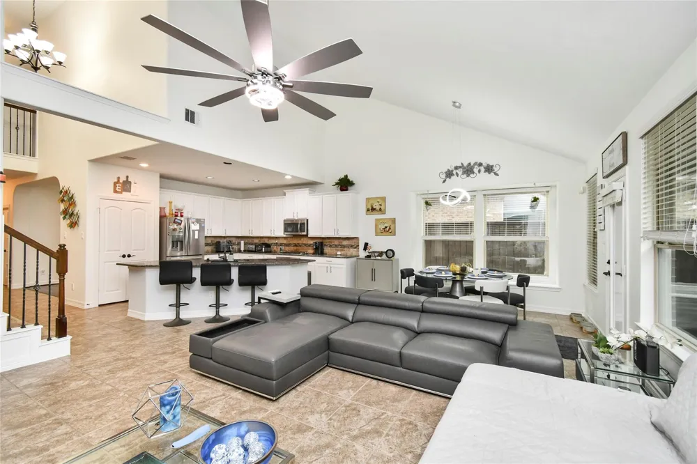 14 S Estherwood Place The Woodlands, TX 77354