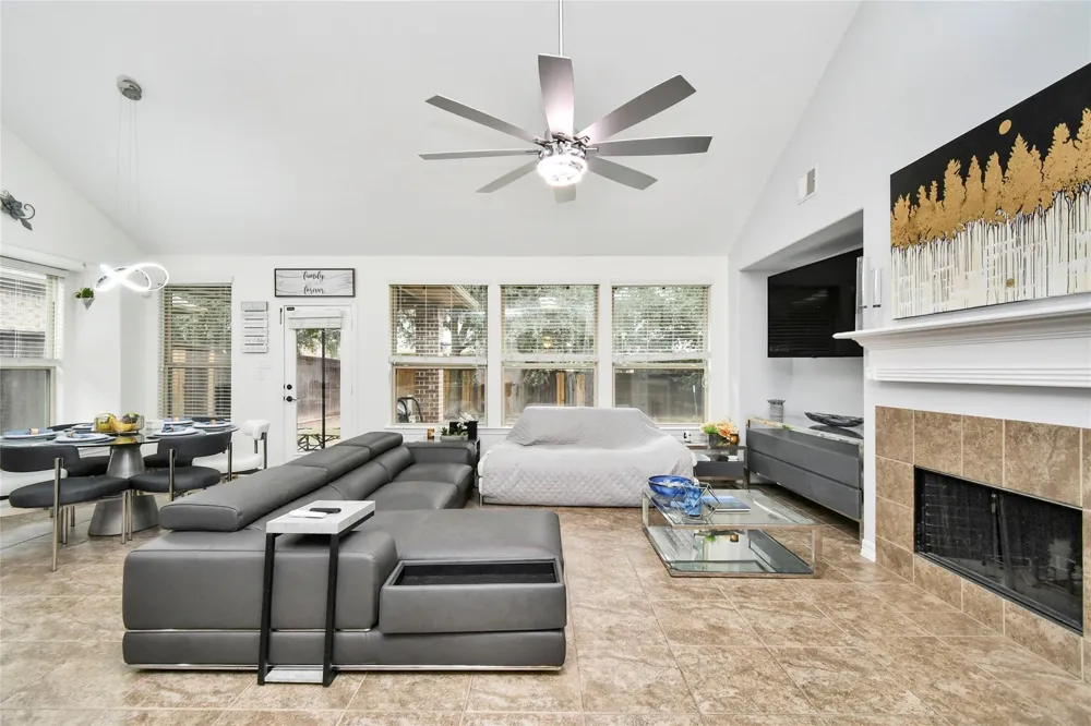 14 S Estherwood Place The Woodlands, TX 77354