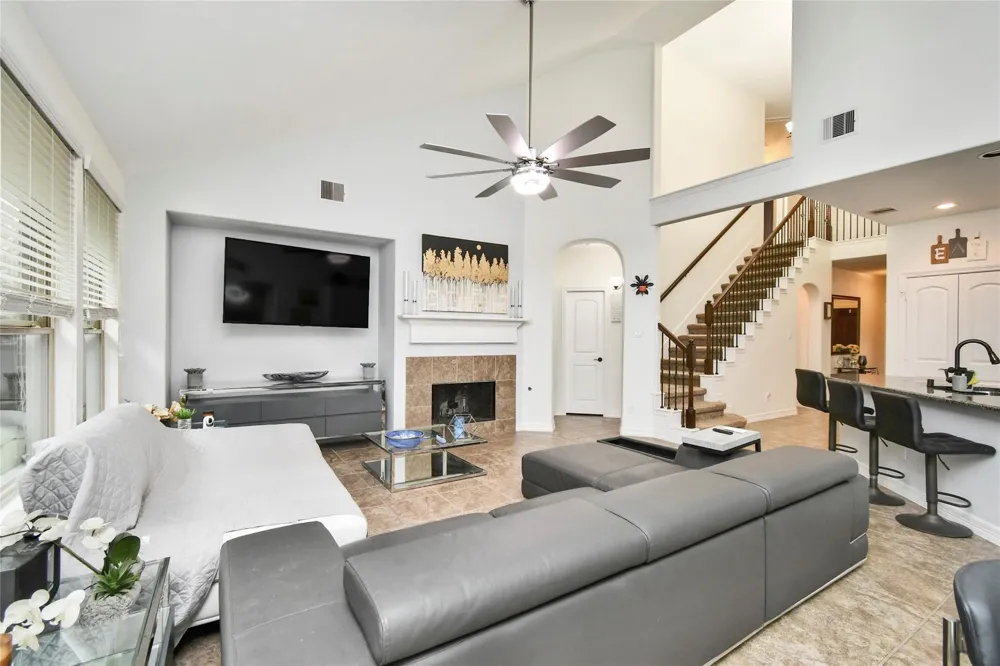 14 S Estherwood Place The Woodlands, TX 77354