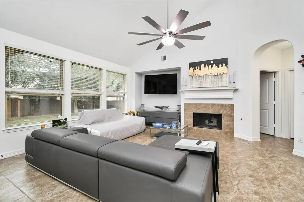 14 S Estherwood Place The Woodlands, TX 77354