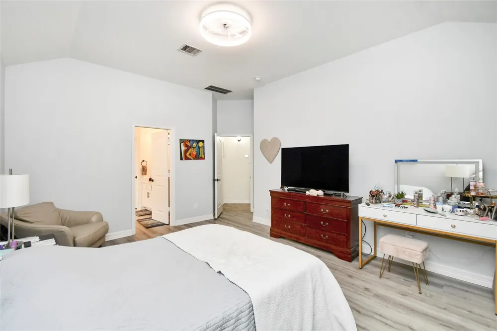 14 S Estherwood Place The Woodlands, TX 77354