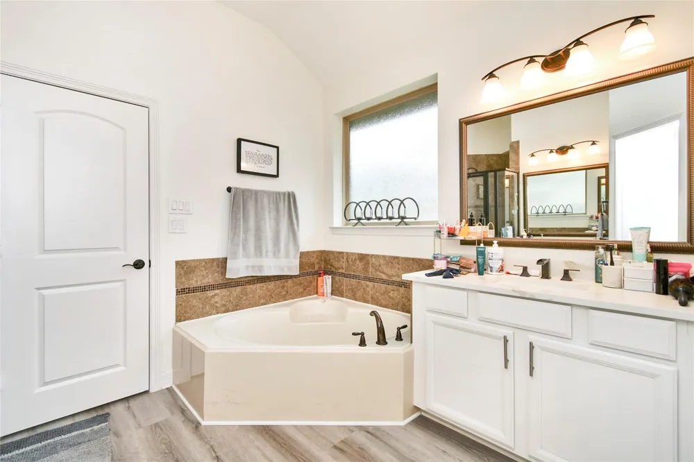 14 S Estherwood Place The Woodlands, TX 77354