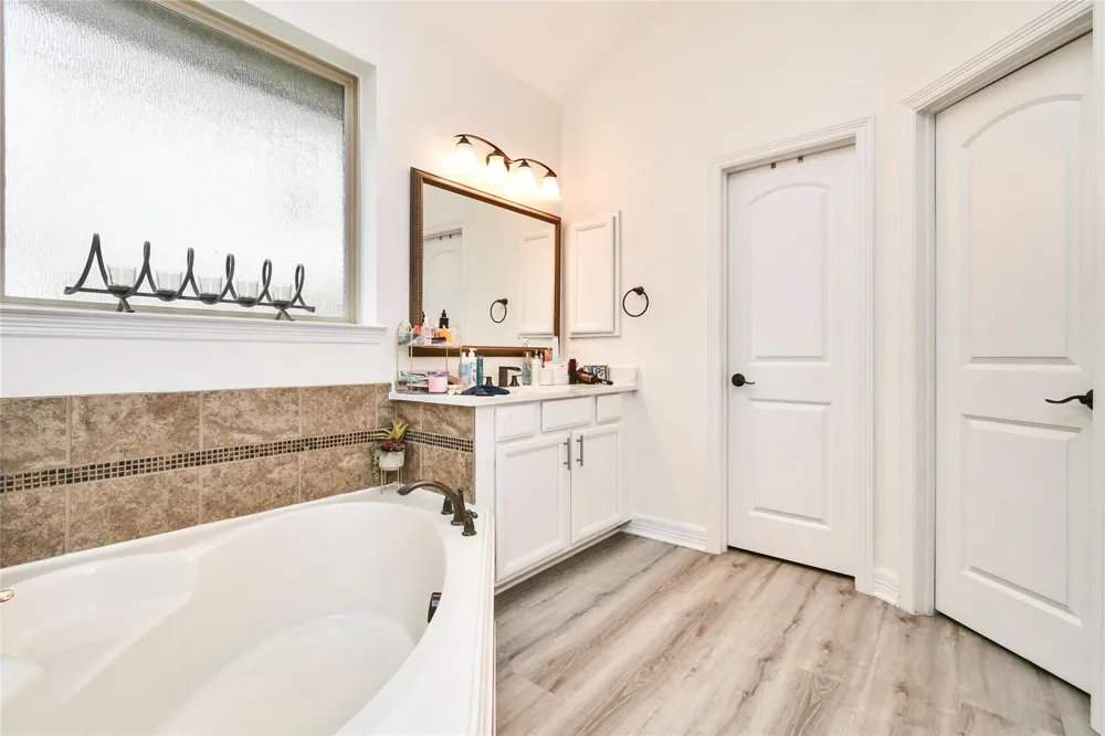 14 S Estherwood Place The Woodlands, TX 77354